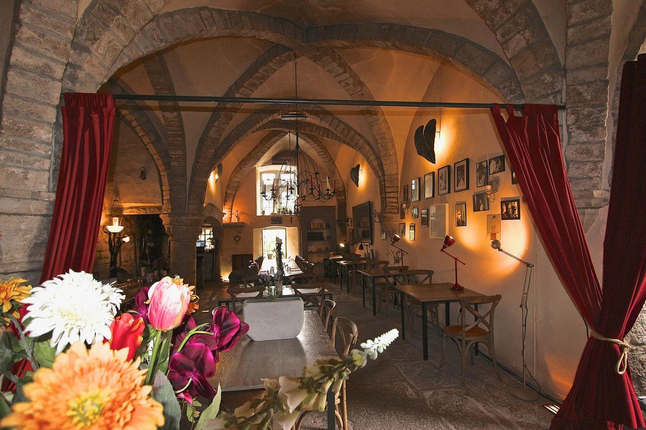 Gothique Cafe Hotel Baume-les-Messieurs Ngoại thất bức ảnh