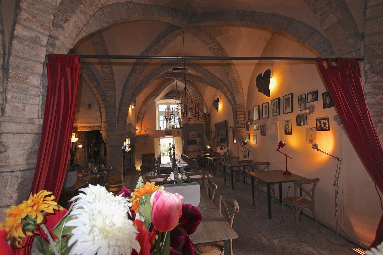 Gothique Cafe Hotel Baume-les-Messieurs Ngoại thất bức ảnh